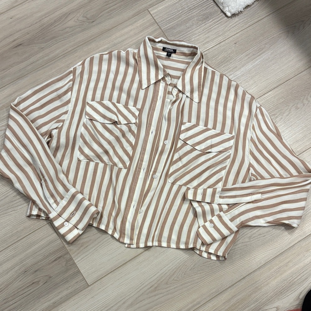Express cropped button down